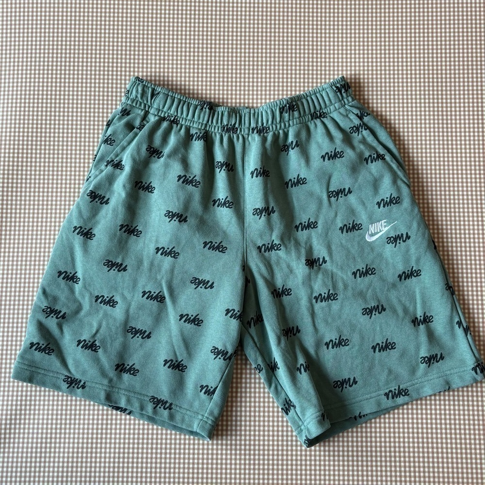 Nike Essential Sportwear sweatpants fabric‎ shorts. Size Medium